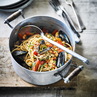 ellys-spaghetti-with-mussels-chickpeas-tomatoes